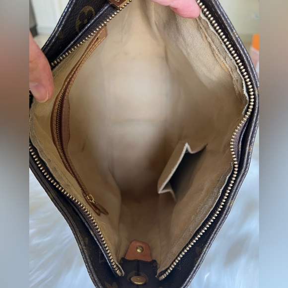 Authentic Louis Vuitton Shoulder bag - Picture 6 of 17